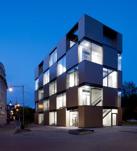 Cubist Architecture, Cubes Architecture, House Minimalist, Arch Building, Facade Architecture Design, Building Images, Office Building Architecture, Contemporary Building, Container Architecture