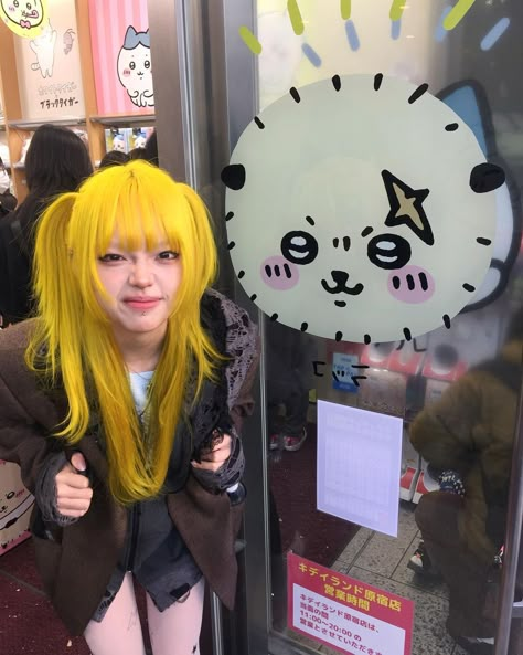 « 🦦* . ˙♩.💭 #chiikawa | Instagram Red Hair Yellow Highlights, Blonde With Yellow Highlights, Yellow Hair Aesthetic, Short Yellow Hair, Yellow Hair Ideas, Unique Dyed Hair, Black And Yellow Hair, Yellow Hair Color Ideas, Yellow Hair Girl