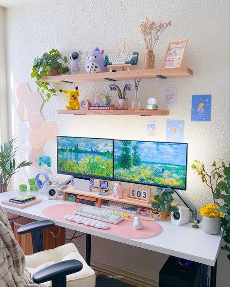 Aesthetic Dual Monitor Setup, Colorful Pc Setup, Korean Desk Decor, Cozy Setup Pc, Colorful Desk Setup, 2 Monitor Desk Setup, Double Monitor Setup Home Office, Cozy Pc Setup, Cozy Desk Ideas