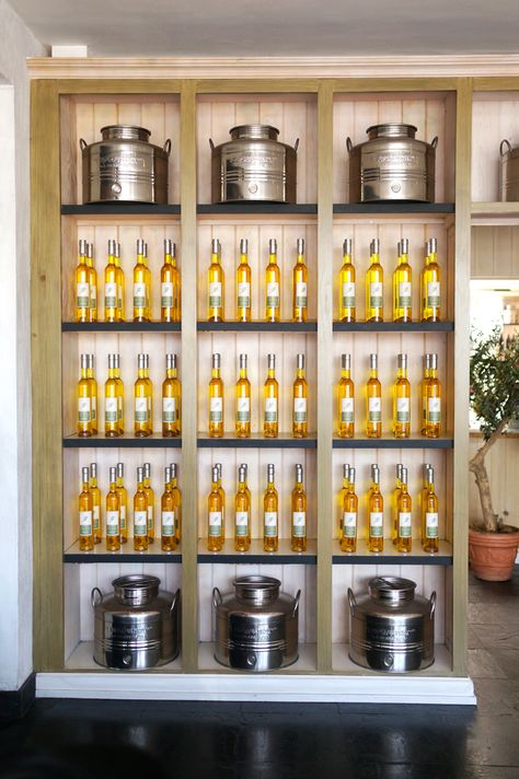 How to throw an olive oil tasting party for your friends, peers, coworkers, etc. Olive Oil Bottle Design, Olive Oil Tasting, Olive Oil Store, Olive Oil Brands, Olive Oil Packaging, Wine And Cheese Party, Oil Bar, Wine Tasting Party, Wine Delivery