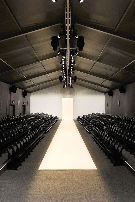 What Fall 2014 in NYC has in store. Runway Aesthetic, Catwalk Design, Icona Ios, Fashion Show Themes, La Fashion Week, Future Lifestyle, Fashion Event, Stage Design, 10 Reasons