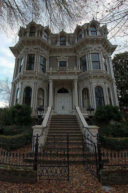 Abandoned Victorian castle. Sacramento California Abandoned Mansions, Old Mansions, Old Victorian Mansions, Old Victorian House, Victorian Mansion, Old Mansion, Villa Plan, Victorian Mansions, Abandoned House