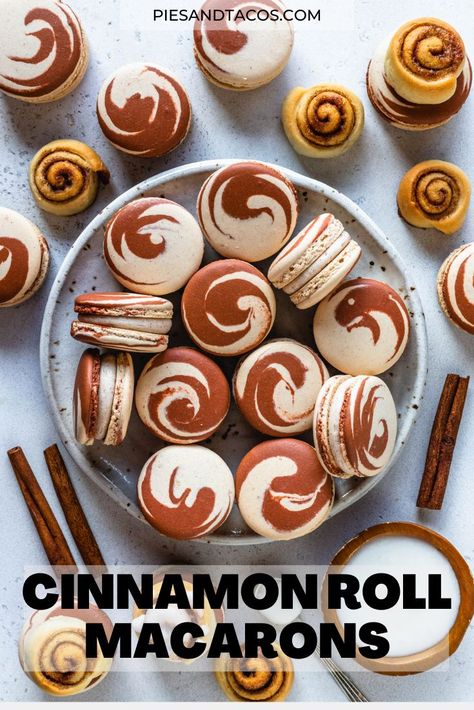 Swirl Macarons, Camila Hurst, Pies And Tacos, Cinnamon Roll Cupcakes, French Macaroon Recipes, Brown Food Coloring, Macarons Recipe, Christmas Macarons, Macaron Filling