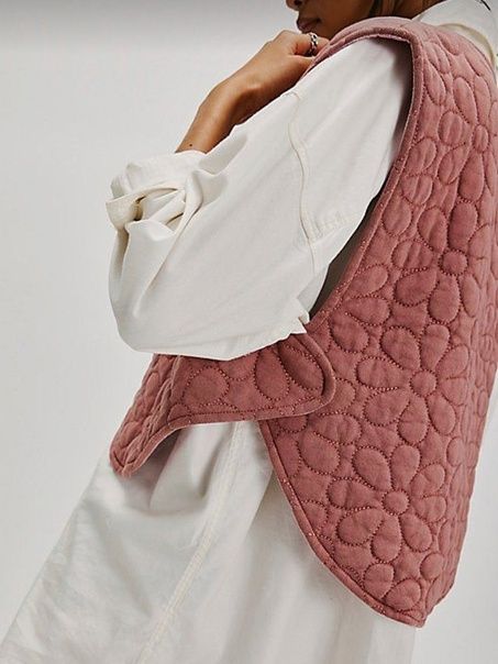 Styling Vests Women, Asethic Outfits, Vest Sewing Pattern Free, Quilted Vest Pattern, Vest Patterns For Women Sewing, Pink Vest Outfit, Womens Quilted Vest, Quilted Vest Outfit, Quilt Fashion