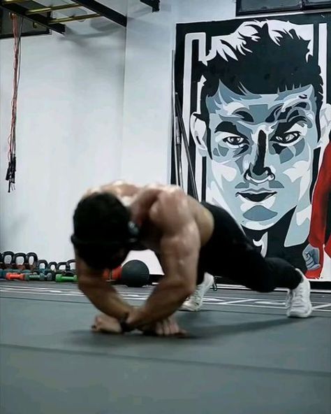 Gym Photoshoot, Push Workout, Testosterone Booster, Street Workout, Triceps Workout, Push Ups, Instagram Creative, Calisthenics, Bodyweight Workout