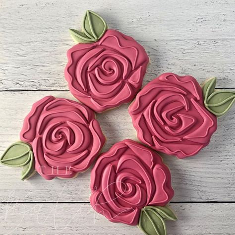 TheBatch on Instagram: “My plan is to have these  little yummies on the website for purchase weekly. They are so pretty, versatile, and quite popular with the…” Roses Cookies Decorated, Rose Cookies Decorated, Rose Sugar Cookies, Hummingbird Party, Flower Sugar Cookies, Rose Cookies, Sugar Cookie Royal Icing, Iced Sugar Cookies, Cookie Bouquet