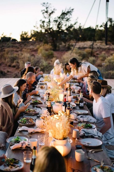 Beach Dinner Parties, Dinner Hosting, Beach Dinner, Dinner Host, Outdoor Dinner Parties, Roasted Green Beans, Dinner Party Recipes, Outdoor Dinner, Stuffed Whole Chicken