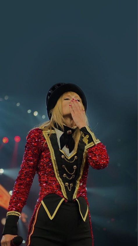 Singer Manifestation, Eras Tour Costume Ideas, Tyler Swift, Taylor Swift Red Tour, Taylor Swift Costume, Swift Concert, Taylor Red, Red Tour, Swift Photo