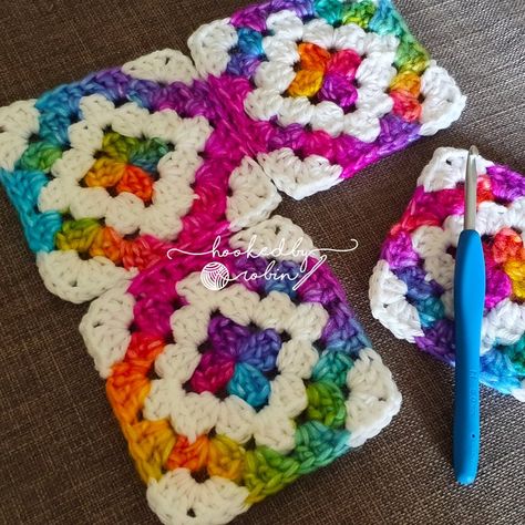 Two Tone Granny Square Crochet, Motifs Afghans, Crocheted Squares, Granny Square Crochet Patterns Free, Crochet Fun, Crochet Blocks, Haken Baby, Crochet Granny Square, Crochet Square Patterns