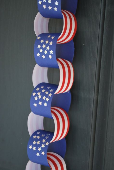 This would look great as a border/trim on a bulletin board. :) Jodi from The Clutter-Free Classroom Patriotic Kids, Patriotic Projects, Paper Chain, Rainbow Connection, Paper Chains, American Flags, Patriotic Crafts, Let Freedom Ring, 4th Of July Celebration