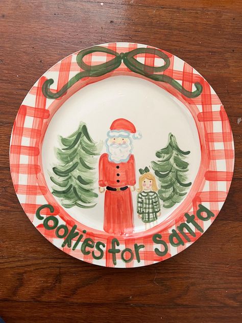 Display our darling personalized Christmas portrait plate year after year. Completely customizable with up to 5 children with Santa. This heirloom treasure is Handpainted with ceramic glaze and kiln fired for the highest quality you can pass down for generations to come. Holiday Plates Diy, Painted Dish Ideas, Christmas Eve Plate Ideas, Christmas Platter Painting Ideas, Santas Cookies Plate Diy, Hand Painted Christmas Plate, Hand Painted Christmas Plates, Diy Ceramic Plate Painting, Diy Cookies For Santa Plate