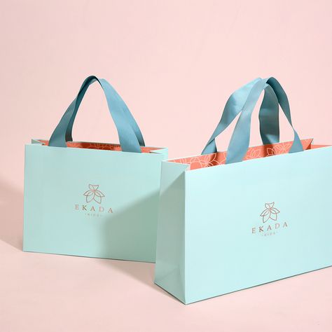 Luxury Brand Packaging, Luxury Paper Bag, Shoping Bag, Shopping Bag Design, Paper Bag Design, Luxury Packaging Design, Retail Bags, Clothing Packaging, Packaging Ideas Business