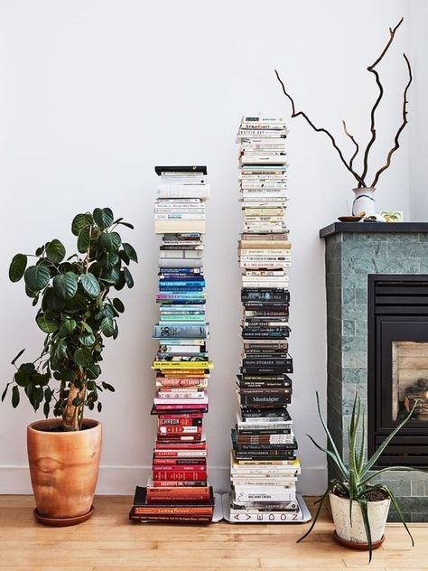 Painting Kitchen Cabinets White, Bibliotheque Design, A Stack Of Books, Living Room Plants, Gorgeous Interiors, Book Stack, Painting Kitchen Cabinets, White Kitchen Cabinets, Mug Design