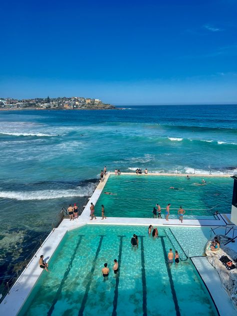 Bondi beach in Sydney during a road trip Gap Year Aesthetic Australia, Aus Travel, Australia Wallpaper, Gap Year Travel, Vision Bored, Bondi Beach Sydney, Semester Abroad, Sydney Travel, Australia Backpacking