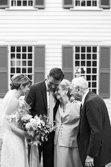 Family Wedding Pictures, Wedding Shot List, Elegant Wedding Rings, Family Wedding Photos, Wedding Portrait Poses, Wedding Picture Poses, Rings Bands, Candid Wedding Photos, Wedding Photography Styles