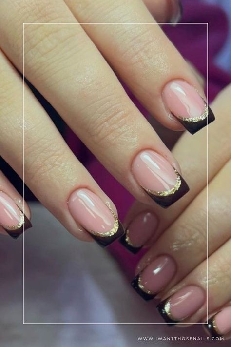 gold french tip nails designs Black N Gold Nails Design, Black And Gold French Manicure, Wedding Guest Nails For Black Dress, Black French Tip Gold Line, Black And Gold French Tip Nails Short, Short Acrylic Nails Black And Gold, Gold With Black Nails, Black Dress And Nails, Roaring 20s Nail Ideas