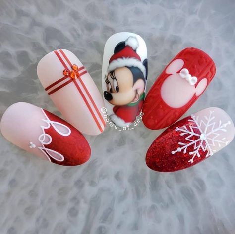 Inspirational Nails, Disney Christmas Nails, Mickey Nails, New Years Nail Designs, Painted Santa, Cute Christmas Nails, Nail Art Disney, Mouse Christmas, Christmas Nail Art Designs