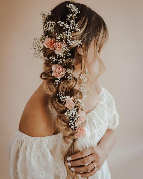 Rustic Bridal Hairstyles, Wedding Hairstyles Flowers, Wedding Hairstyles Beach, Princess Wedding Hair, Country Wedding Hairstyles, Country Hairstyles, Planning 2023, Dusty Pink Bridesmaid Dresses, Hand Fasting