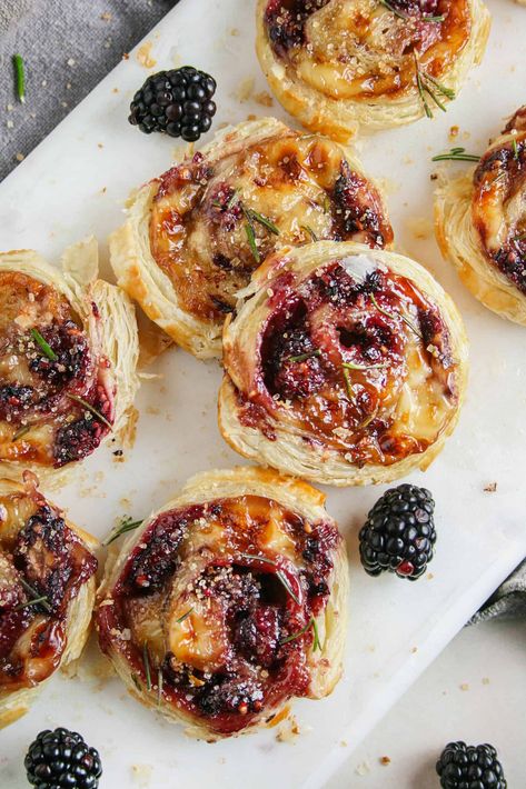 Blackberry Brie Bites, Brie Blackberry Appetizer, Blackberry Brie Appetizer, Brie Pomegranate Appetizers, Blackberry Appetizers, Thanksgiving Pinwheel Appetizers, Pinwheel Pastry, Brie Pinwheels, Brie Breakfast