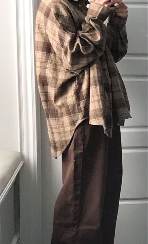 Outfits With Brown Pants Aesthetic, Vintage Flannel Outfits Men, Masc Brown Outfits, Brown Flannel Aesthetic, Grunge Flannel Outfits Men, Men's Flannel Outfit, Baggy Clothing Men, Brown Male Outfit, Brown Flannel Outfit Men