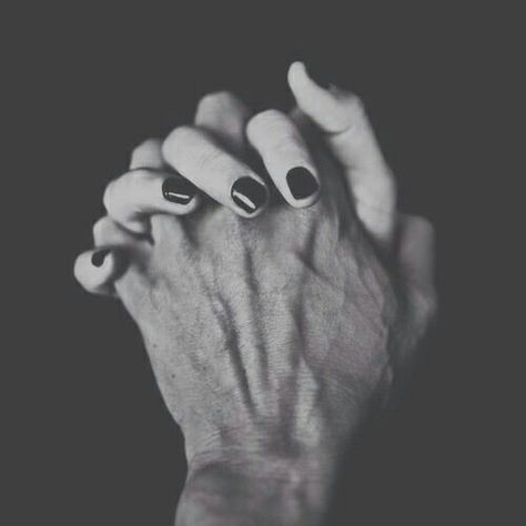 “...nothing in this world compares to the comfort & security of having someone just hold your hand.” The little things... Bonnie Parker, Yennefer Of Vengerberg, Black And White Photograph, Hands Holding, Foto Art, Hold My Hand, 영감을 주는 캐릭터, 인물 사진, All You Need Is Love