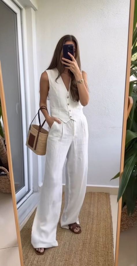 Europe Outfits, Chique Outfits, Elegante Casual, Vest Outfits, Looks Chic, Summer Fashion Outfits, Looks Style, Mode Inspiration, White Pants