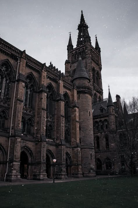 Monster Academy, Dark Academia Widget, Castle School, God Of Malice, Boarding School Aesthetic, Dark Acadamia, Night School, Dark Castle, Castle Aesthetic