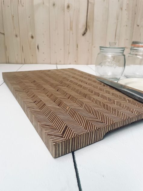 Cheese Board Design, Patterned Plywood, Plywood Pattern, Plywood Projects, Board Cheese, Woodworking Inspiration, Chopping Boards, Teds Woodworking, Woodworking Furniture