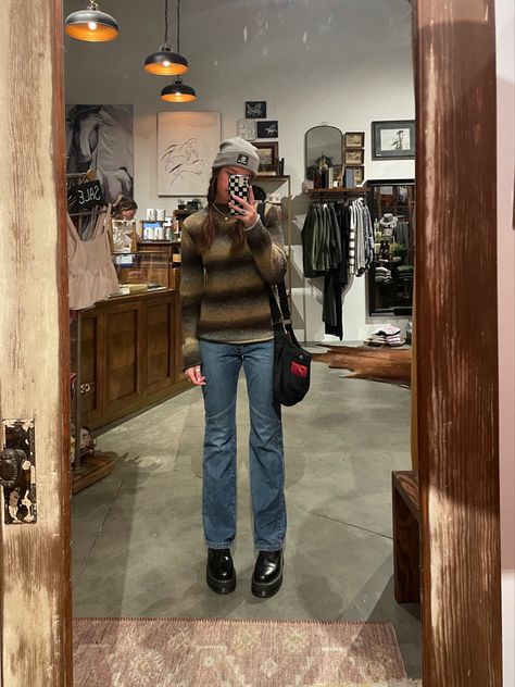 Fox Marten Outfit, Doc Martens Chealse Boot Outfit, Masc Doc Martens Outfit, Brown Doc Martin Outfits, Maroon Boots Outfit Winter, Maroon Doc Martens Outfit, Doc Martens 1460 Outfit Women, Doc Martens 1460 Outfit, Dr Martens 1460 Outfit Woman