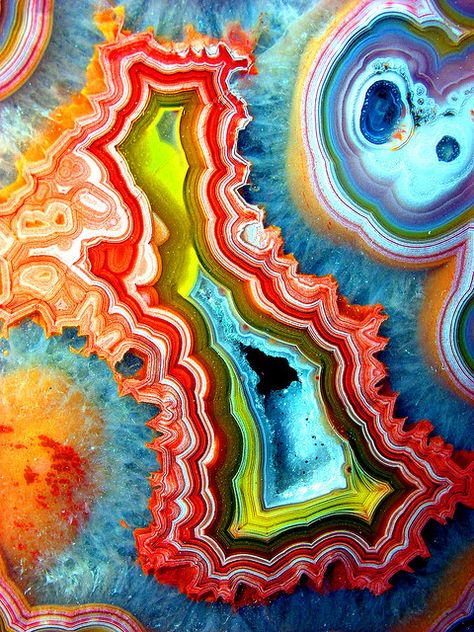 nature made this. fractal mineral space. so amazing. Minerals Art, Igneous Rocks, Rocks And Gems, Pics Art, Gems And Minerals, Rocks And Minerals, Textures Patterns, Rocks And Crystals, Geology