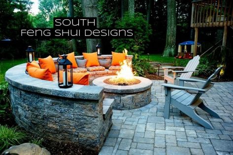 The South is the space for fame and reputation. It's the perfect spot for a firepit or a grill. Embrace warm tones here: reds, oranges, yellows, pinks, and whites. Design Per Patio, Backyard Upgrades, Outdoor Fire Pit Designs, Fire Pit Landscaping, Cool Fire Pits, Fire Pit Furniture, Backyard Fireplace, Fire Pit Seating, Pool Noodle