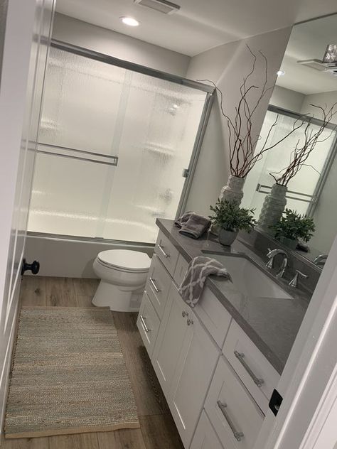 Bathroom Inspo Minimalist, Bathroom Astethic, Aesthetic Restroom, Bathrooms Apartment, Girl Apartment Decor, Apartment Decorating Living, Restroom Decor, Dream Apartment Decor, Future Apartment Decor