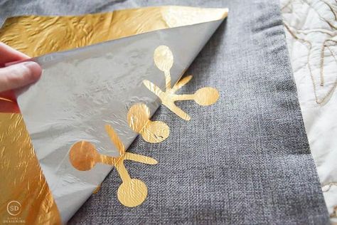 Foiling onto Fabric - or try Therm-o-Web iCraft's Deco-Foil to fabric Snowflake Pillows, Surface Design Techniques, Diy Foil, Expressions Vinyl, Deco Foil, Chocolate Gold, Transfer Foil, Gold Snowflake, Gold Foil Print