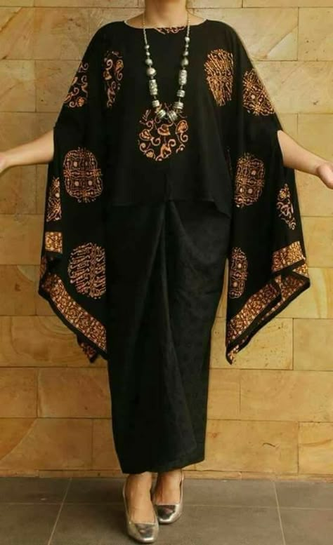 Mode Batik, Batik Dress Modern, Kebaya Dress, Mode Kimono, Salwar Kamiz, Batik Fashion, Batik Dress, Abayas Fashion, African Attire