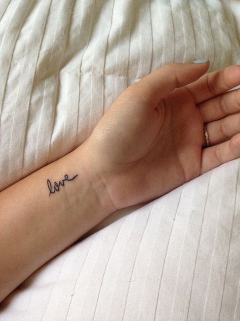 My little wrist tattoo of love in my Mimi's handwriting. Got it with my Mom :) Herz Tattoo Klein, Love Wrist Tattoo, Wrist Tattoos Words, Small Words Tattoo, Small Wave Tattoo, Wrist Tattoos Girls, Handwriting Tattoos, Side Wrist Tattoos, Meaningful Wrist Tattoos