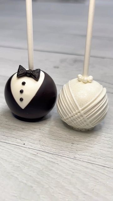 main street sweets on Instagram: "bride & groom cake pops 🤍✨" Cake Pop Designs, Cake Pop Decorating, Wedding Cake Pops, Brides Cake, Amazing Food Decoration, Groom Cake, Chocolate Covered Treats, Cake Pop Recipe, Wedding Cookies