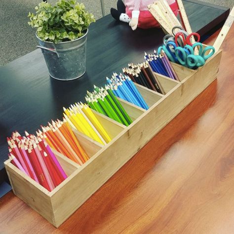 Storage Art Supplies, Colored Pencil Storage, Crayon Organization, Art Studio Storage, Diy Organizer, Art Studio Organization, Art Supplies Storage, Art Studio Room, Art Classroom Decor