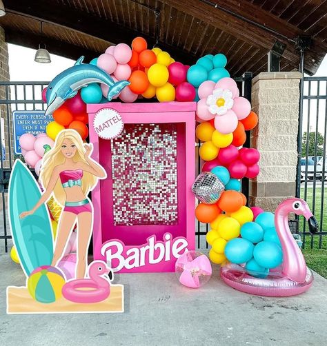 Beach Barbie Birthday Party, Barbie Beach Birthday Party, Barbie Pool Party Ideas, Barbie Beach Party, Barbie Birthday Party Ideas, Barbie Pool, Barbie Decorations, Barbie Pool Party, Barbie Malibu