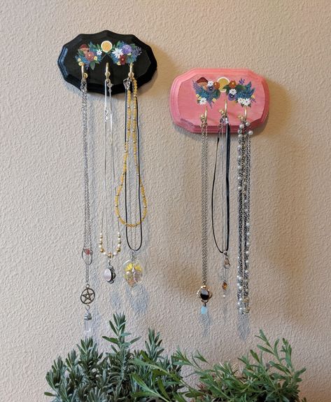 Necklace Organizer Clay, Diy Necklace Holder Wall, Necklace Holder Ceramic, Clay Jewelry Holder Necklaces, Necklace Clay Holder, Diy Clay Necklace Holder, Clay Accessories Holder, Air Dry Clay Necklace Holder, Ceramic Necklace Holder