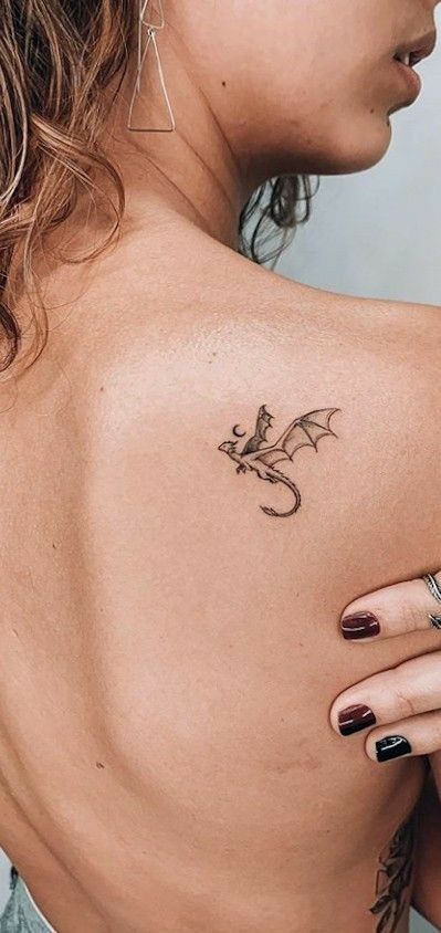 Cheyenne Core, Mini Sketches, Miniature Tattoos, Tattoo On Shoulder, Small Dragon Tattoos, Tato Henna, Dragon Tattoo For Women, Stylist Tattoos, Fourth Wing