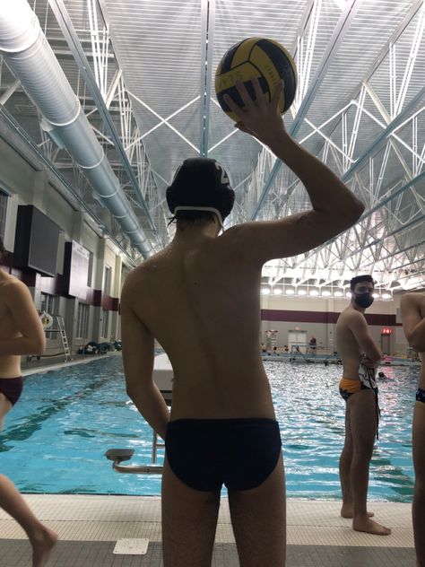 Waterpolo Boyfriend, Guy Swimming Aesthetic, Men's Water Polo, Streetwear Wallpaper, Water Polo Players, The Oc, Water Polo, Sports Balls, Boarding School