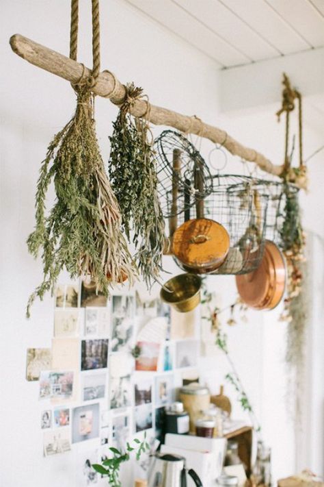 driftwood Dapur Rustic, Driftwood Furniture, Hanging Herbs, Rustic Inspiration, Bohemian Kitchen, Pot Hanger, Boho Kitchen, Autumn Wreath, Pot Rack