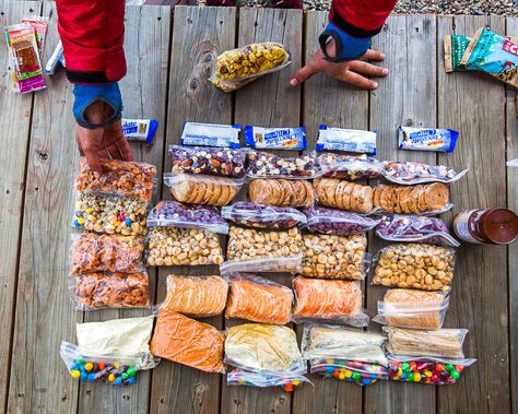 Backpacking Breakfast, Backpacking Gear List, Camping Food List, Hiking Snacks, Camping Breakfast, Hiking Food, Backpacking Food, Backpacking Gear, Cooking Instructions