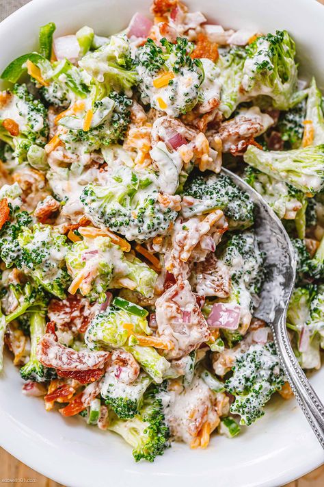 Brocoli Salad Recipes, Bacon Broccoli Salad, Creamy Broccoli Salad Recipe, Salad Recipes With Bacon, Creamy Broccoli Salad, Veggie Salads, Bacon Broccoli, Salad Recipes Low Carb, Delicious Broccoli