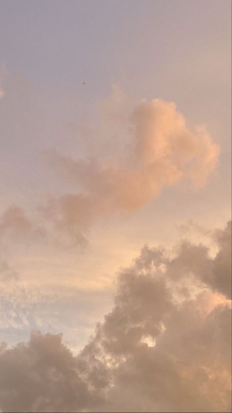 Minimal Lockscreen Aesthetic, Beige Sunset, Lash Content, Picture Cloud, Minimalist Wallpaper Phone, Minimal Landscape, Clouds Aesthetic, Cream Wallpaper, Simple Phone Wallpapers