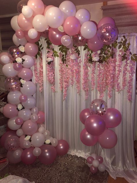 Tårta Design, 17. Geburtstag, Pastel Chocolate, Sweet 16 Party Decorations, طفلة حديثة الولادة, 18th Birthday Party Themes, Birthday Decorations At Home, Wisteria Flowers, 18th Birthday Decorations