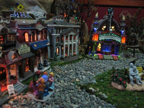 Halloween Forum Lemax Spooky Town Display, Spooky Town Village, Lemax Halloween Village, Lemax Halloween, Halloween Train, Halloween Fairy Garden, Halloween Village Display, Lemax Spooky Town, Scream Halloween