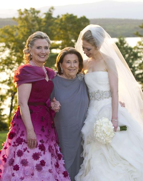 Hilary Clinton as the Mother of the Bride Chelsea Clinton Wedding Dress, Chelsea Clinton Wedding, Mother Of The Bride Looks, Hilary Clinton, Chelsea Wedding, Famous Moms, Chelsea Clinton, First Ladies, Celebrity Wedding Dresses