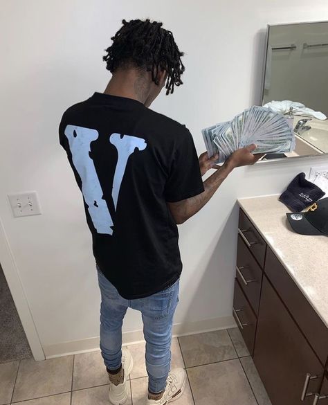 vlone Vlone Clothing, Mens Clothing Trends, Shirt Outfit Men, Black Men Fashion Swag, Street Style Outfits Men, Mens Casual Dress Outfits, Nike Air Max Plus, Air Max Plus, Black Men Fashion