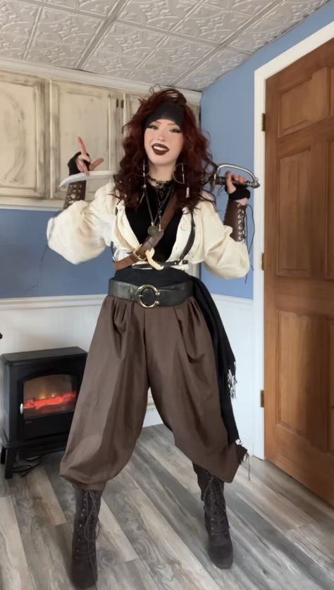 Pirate Outfit Women, Pirate Clothing, Pirate Garb, Ren Faire Outfits, Pirate Cosplay, Ren Faire Costume, Female Pirate Costume, Steampunk Pirate, Pirate Outfit